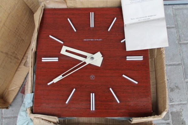 Laikrodis STRELA, stilingas, vintažinis, mediniu lakuotu korpusu, sovietinis, tarybinių laikų. Nenaudotas. 3 vnt. Kaina po 58