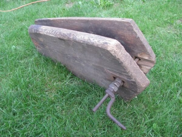 Sūrspaudis didelis. Kaina 18 Eur.