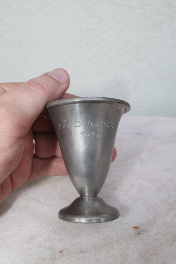 Alavine taurele, 1941 m. Kaina 11 Eur.