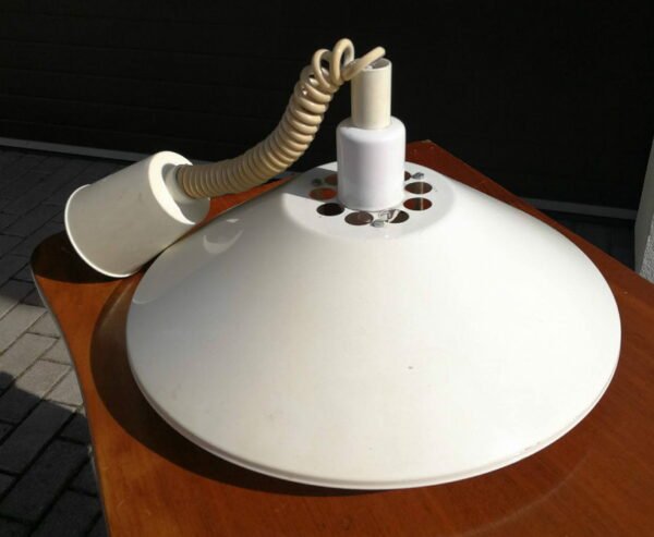 Šviestuvas vintažinis, skardinis, reguliuojamo aukščio. Kaina 58