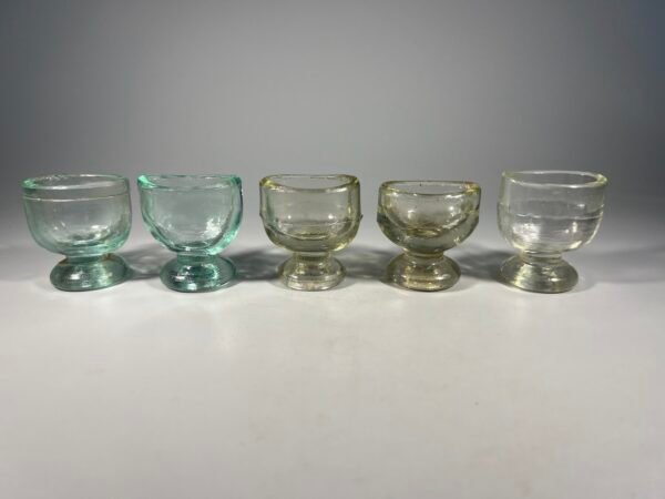 Taurelė medicininė, antikvarinė, storo stiklo, vonelė akims plauti. 5 vnt. Kaina po 18