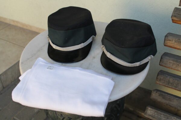 Uniforminės kepurės. Lietuva, apie 1995 m. Kaina po 21