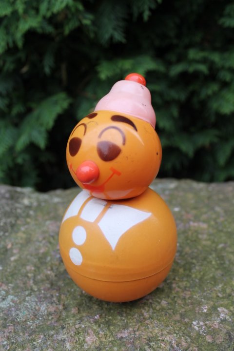 Nevalashka, Vanka-Vstanka lėlė linguolė tarybinių laikų. Kaina 38