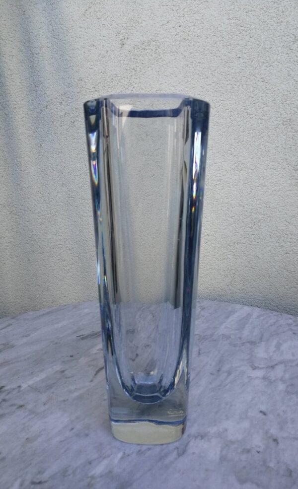 Vaza storasienė Art Deco stiliaus. Kaina 32