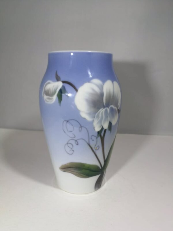 Vazelė B&G Kjobenhavn Denmark. Karališkasis Kopenhagos porcelianas. Autorinė. Kaina 52