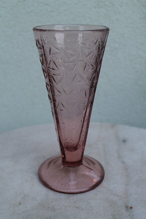 Antikvarine vazele. Kaina 18 Eur.