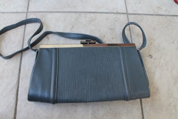 Vintazinis rankinukas. Kaina 11 Eur.