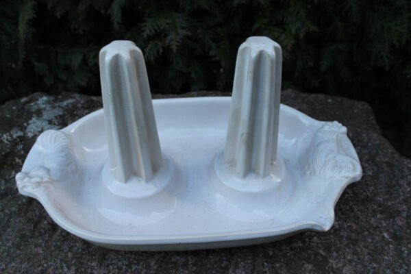 Antikvarinis indas dviems vistoms kepti. Kaina 42