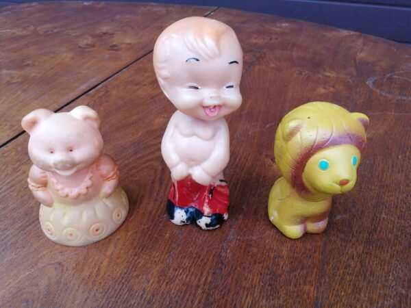 Guminiai žaislai TSRS. Vidurinis (Berniukas) parduotas. Kaina 6 ir 5