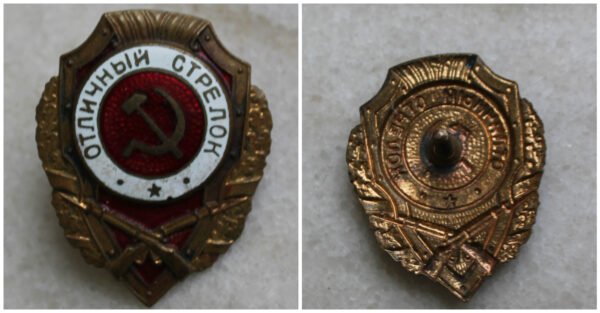 Ženklelis tarybinis Otlicnii strelok. Puikus šaulys, sovietinių laikų. Kaina 43