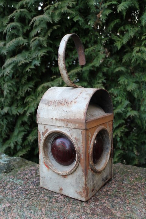 Gelezinkelieciu zibintas. Kaina 52 Eur.