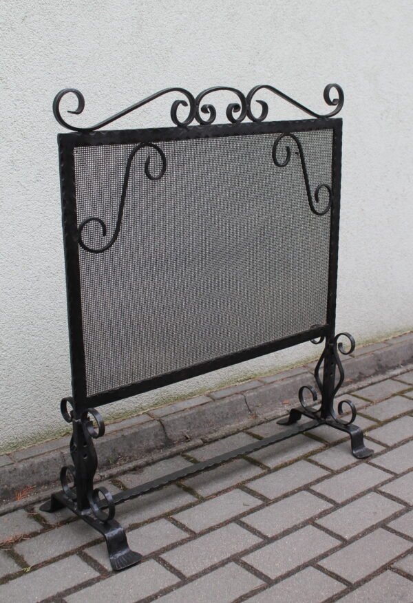 Širma židinio ar krosnies kaltinė. Kaina 83