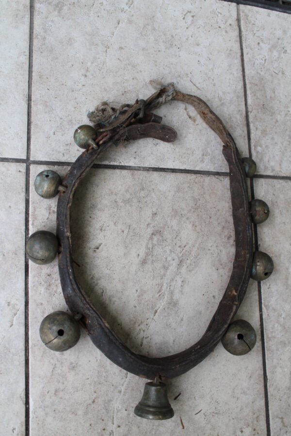 Žvanguliai antikvariniai, lietuviški, žirgo, arklio papuošalas. Kaina 123