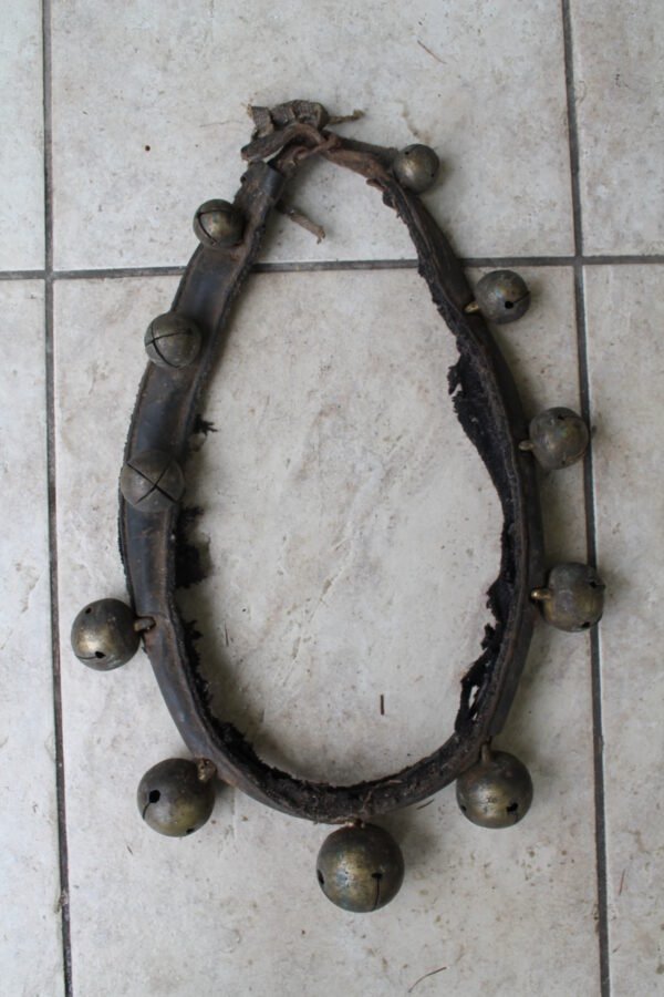 Žvanguliai antikvariniai, lietuviški, žirgo, arklio papuošalas. Kaina 118