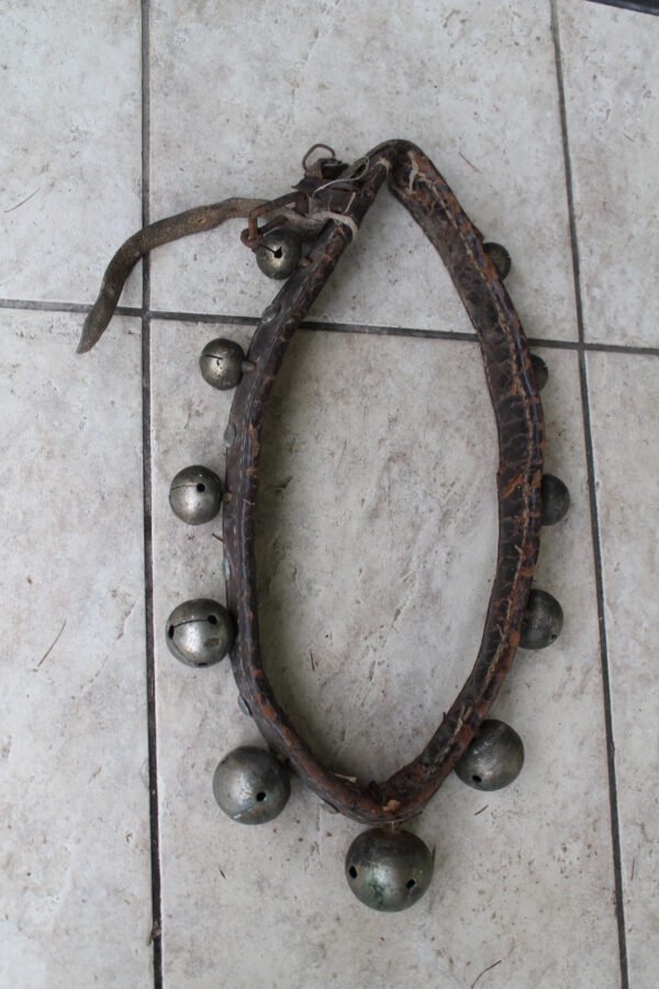 Žvanguliai antikvariniai, lietuviški, žirgo, arklio papuošalas. Kaina 138