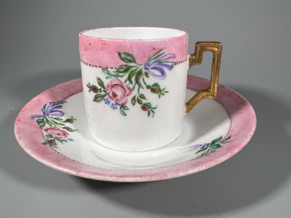 Puodelis su 2 vienodo dydžio lėkštutėm porcelianinis, antikvarinis, tarpukario laikų, Thomas Bavaria, espresso. Talpa 80 ml. Kaina 18