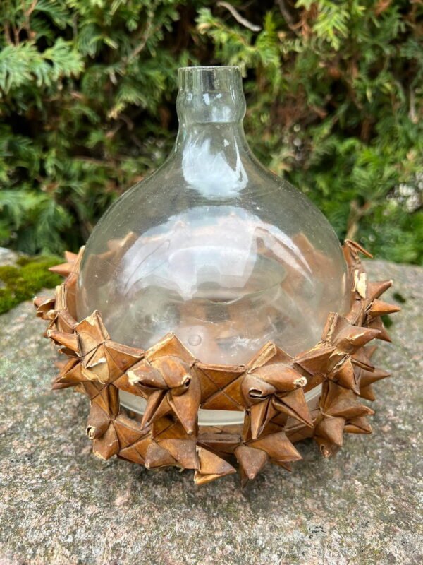 Musgaudis stiklinis pintame dėkle antikvarinis. Kaina 68