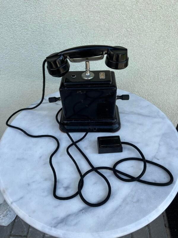 Telefonas Ericsson antikvarinis. Originalas. Metalinis korpusas. Dvi rankenėlės. Kaina 98