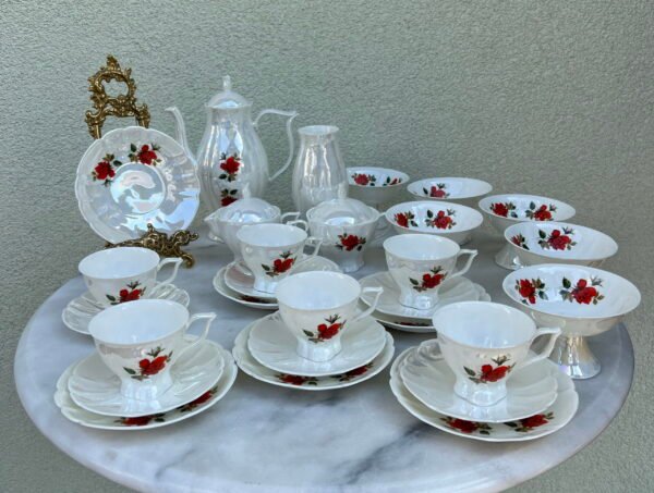 Servizas su ledainėmis Jiesios  kaulinio porceliano. Kaina 73 už viską.