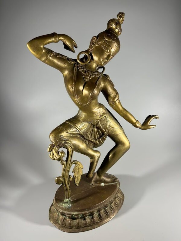 Statulėlė žalvarinė Šokanti indų deivė. Svoris 3 kg. Kaina 163