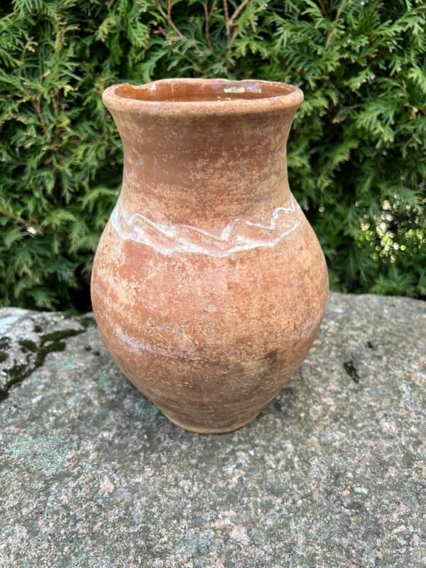 Puodynė molinė, glazūruota, antikvarinė puošta ornamentika, glazūruotu vidumi. Kaina 58