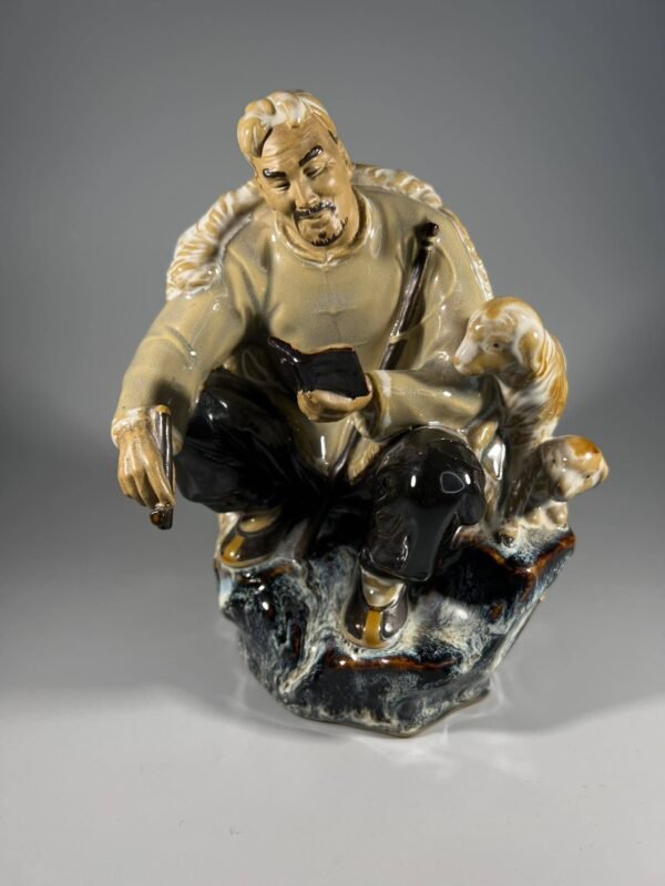 Statulėlė porcelianinė Kinietis piemuo skaito Mao raštus. Kaina 26