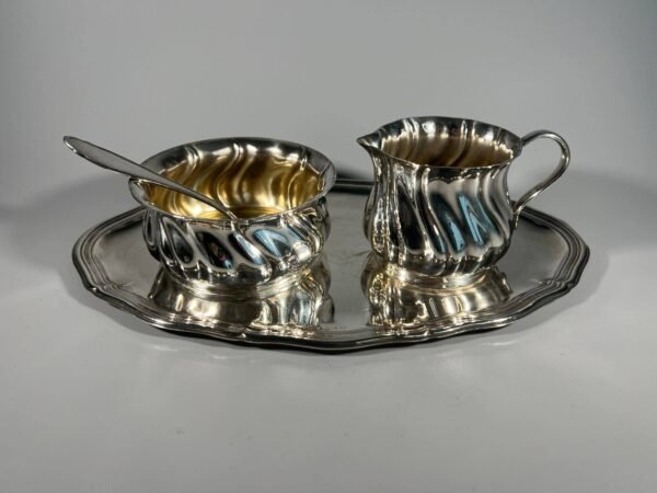 Indų rinkinys, sidabruoti, antikvariniai. Abiejų indų su šauksteliu kaina 26 eur