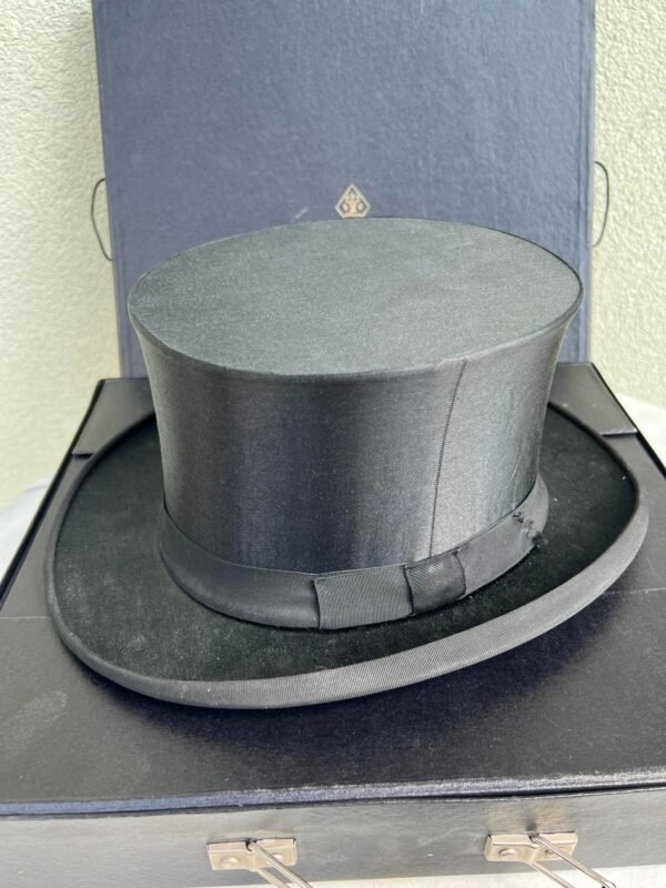Cilindras - skrybėlė su dėže, antikvarinis, vokiškas. Kaina 113