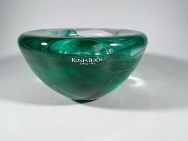 Žvakidė, vazelė storo žalio stiklo Kosta Boda, vintažinė. Kaina 13