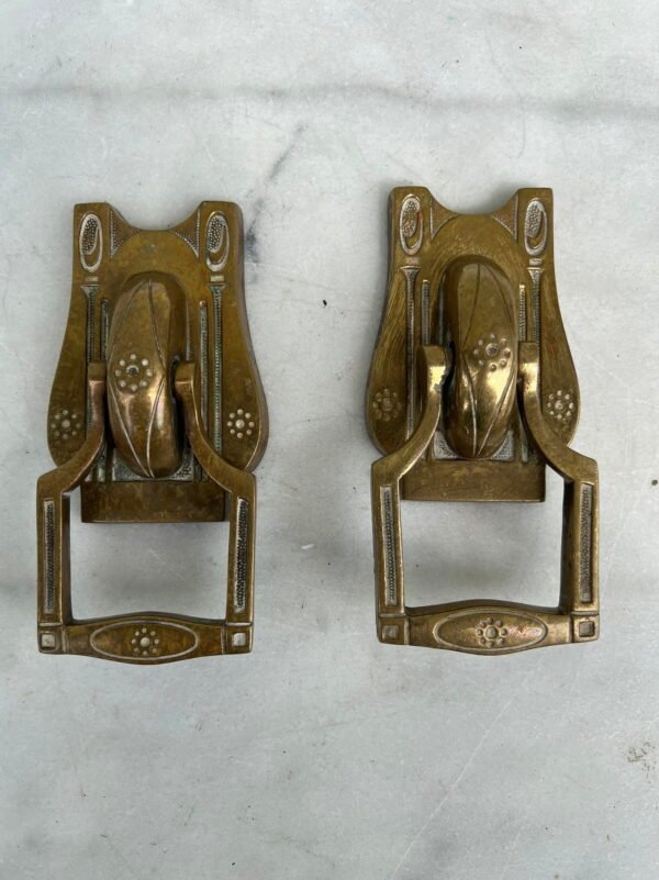 Rankenos, durų belstukai antikvarinia, Art Nouveau, Jugendstil stiliaus. 2 vnt. Kaina po 43