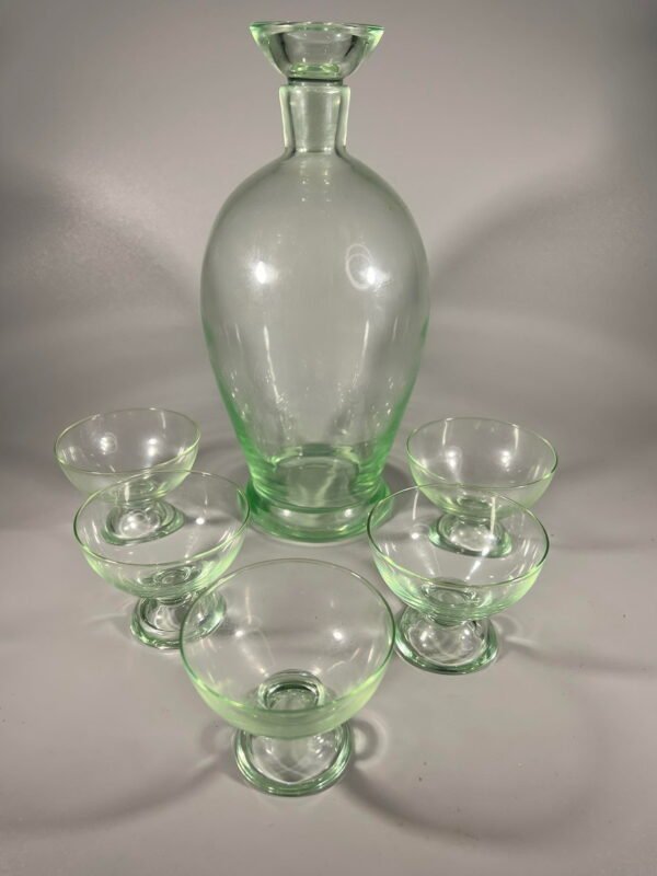 Grafinas su 5 taurelėm, stiklinis, vintažinis. Kaina 36 už viską