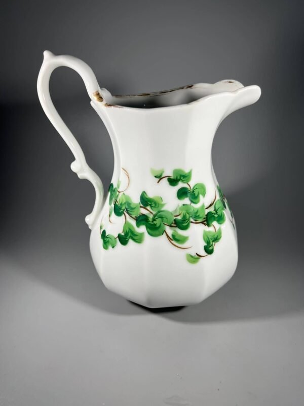 Ąsotis porcelianinis, antikvarinis. Kaina 23