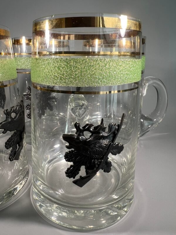 Bokalai medžioklės tema, puošti metaliniu medžioklės bareljefu. 5 vnt. Talpa 0,5 l. Kaina po 18