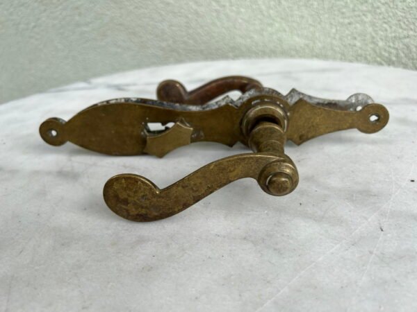 Rankenos, rankena durų bronzinė, antikvarinė. Kaina 73