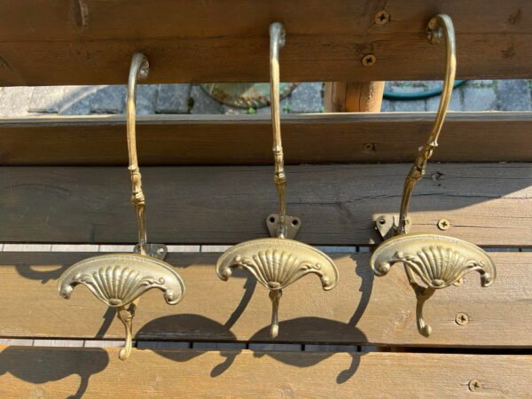 Kabyklos bronzinės, tvirtos. 3 vnt. Kaina po 28