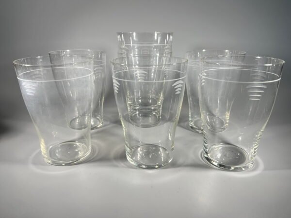 Stiklinės, taurės plonasienės, vintažinės. Talpa 350 ml. 7 vnt. po 4