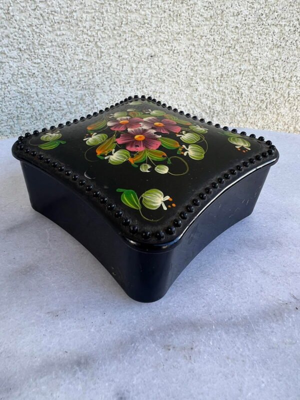 Dėžutė tapyta, sovietinė, tarybinių laikų. plastmasinė. Kaina 13