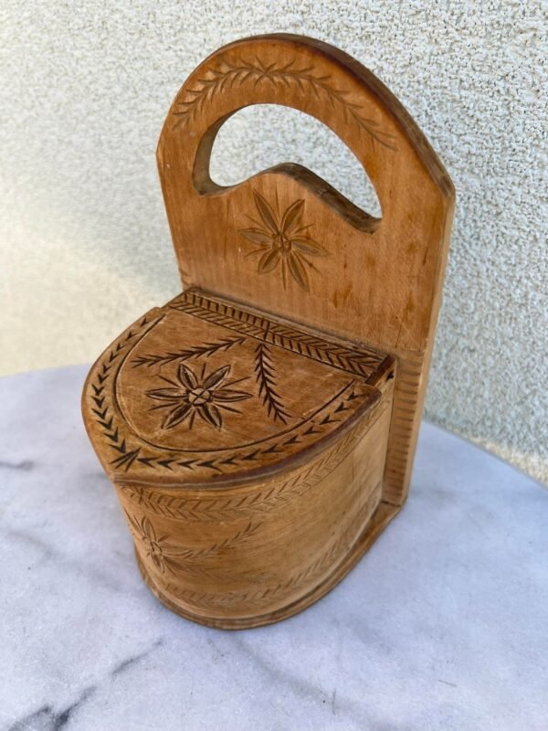 Druskinė medinė drožinėta, antikvarinė. Tinkama naudojimui. Kaina 68