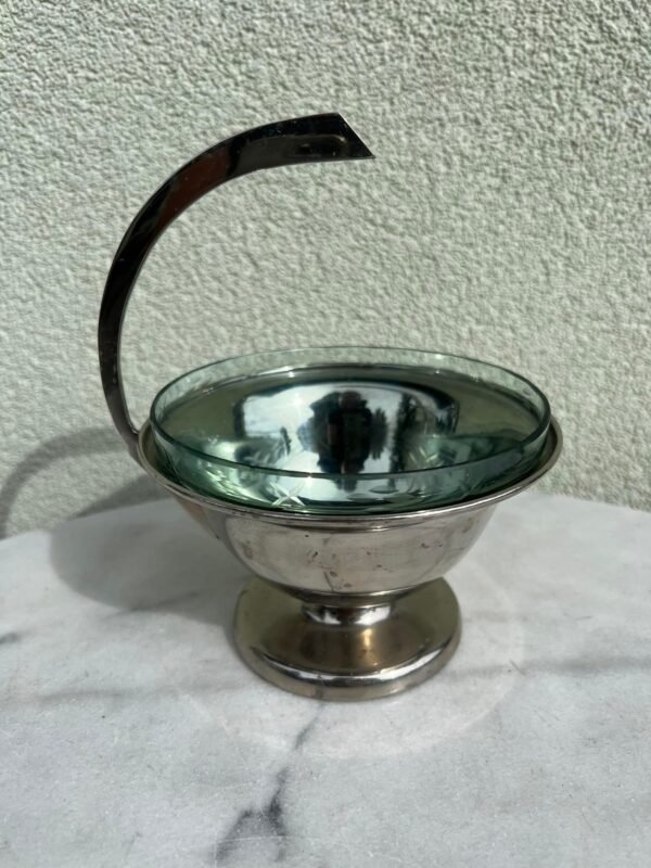 Saldaininė, sausaininė, indas su išimamu raižytu stiklu, antikvarinis. Kaina 43