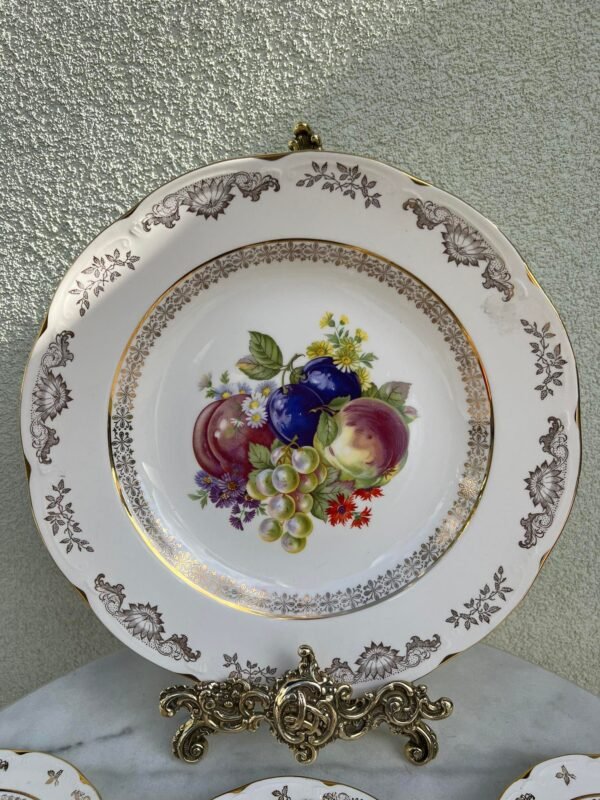 Lėkštė porcelianinė, antikvarinė puošta vaisiais. Norvegija. Skersmuo 33 cm. Kaina 33