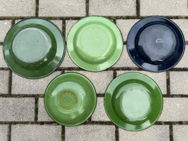 Lėkštės, dubenėlis, bliūdelis emaliuotos, skardinės, tarybinės, sovietinių laikų. Lietuvos TSR VPM lataus vartojimo dirbinių gamykla "Pirmūnas". Kaunas, Markso pr. 78. LIKO TIK APATINĖJE EILĖJE ANTRAS. Kaina 8