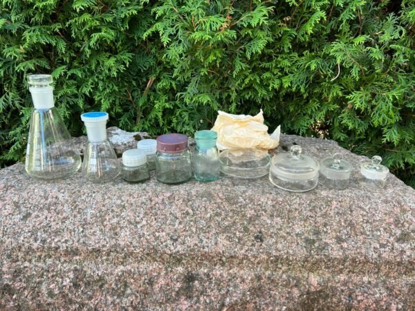 Indai laboratoriniai, medicininiai. PARDUOTA: pirmas ir trys paskutiniai. Kaina po 4