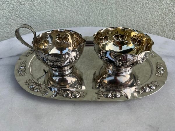 Indų sidabruotų komplektas, padėklas su indais, antikvariniai, sidabruoti. Kaina 28
