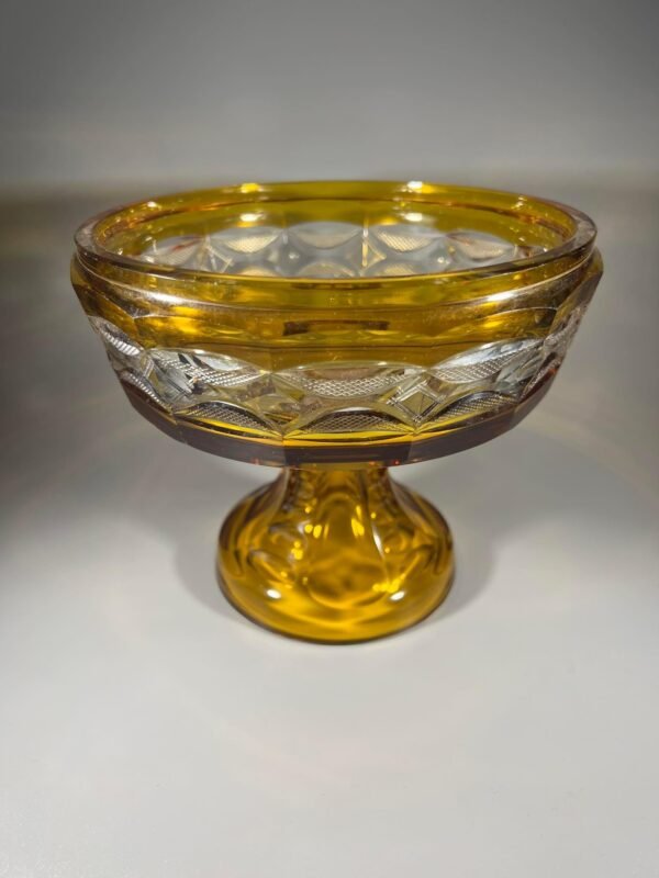 Saldaininė, sausaininė krištolinė, antikvarinė. Bohemia. Kaina 123