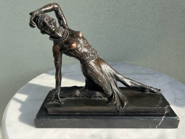 Statutula, statulėlė, skulptūra Art Deco šokėja. Autorius B C Zheng. Prancūzija. Svoris 6 kg. Kaina 387