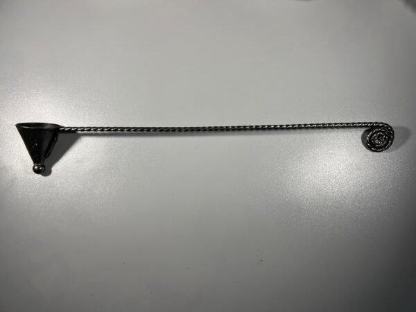 Žvakėms gesinti metalinis įrankis. tvirtas. 2 vnt. Kaina po 15