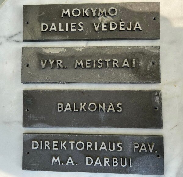 Lentelės, iškabos aliuminės, sovietinės, tarybinių laikų. 3 vnt. PARDUOTA: BALKONAS ir VYR. MEISTRAI. Kaina po 23