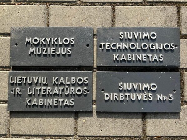 Lentelės, iškabos aliuminės, sovietinės, tarybinių laikų. 4 vnt. Kaina po 23