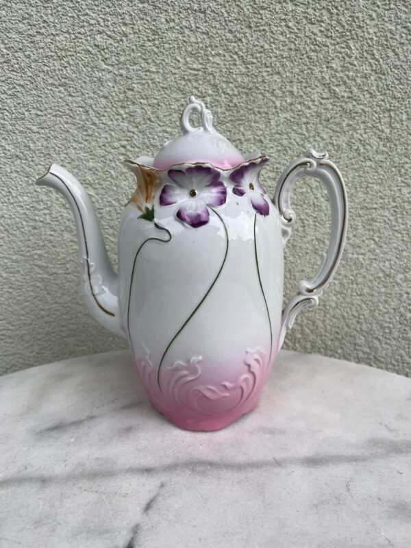 Arbatinukas antikvarinis Art Nouveau stiliaus, gėlių motyvais. Kaina 52