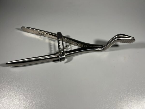 Spaustuvas, spaustuvai fiksuojami mediciniai, chirurginiai. 3 vnt. Kaina po 13